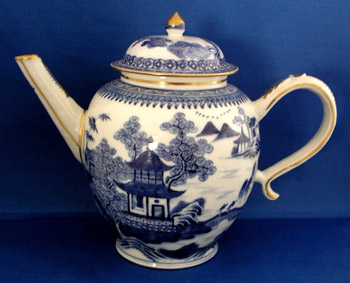 Chinese Export Nanking Tea Pot