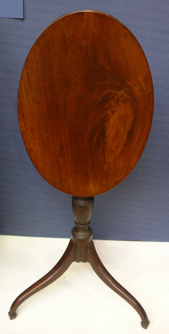 Mahogany Hepplewhite Tilt Top Candlestand with Spade Feet