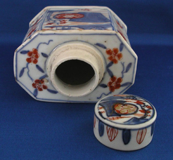 Chinese Export Tea Caddy in the Imari Pattern