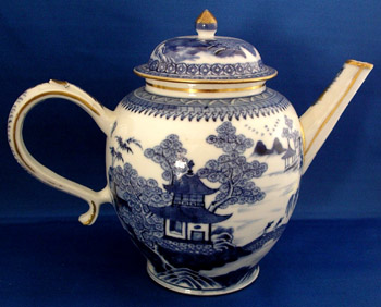 Chinese Export Nanking Tea Pot