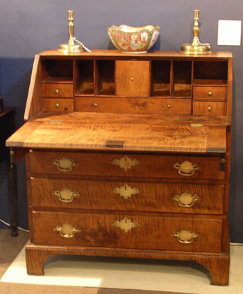 Bold Tiger Maple Desk, 36