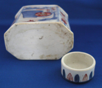 Chinese Export Tea Caddy in the Imari Pattern