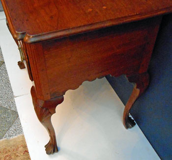 The Best Philadelphia Walnut Dressing Table